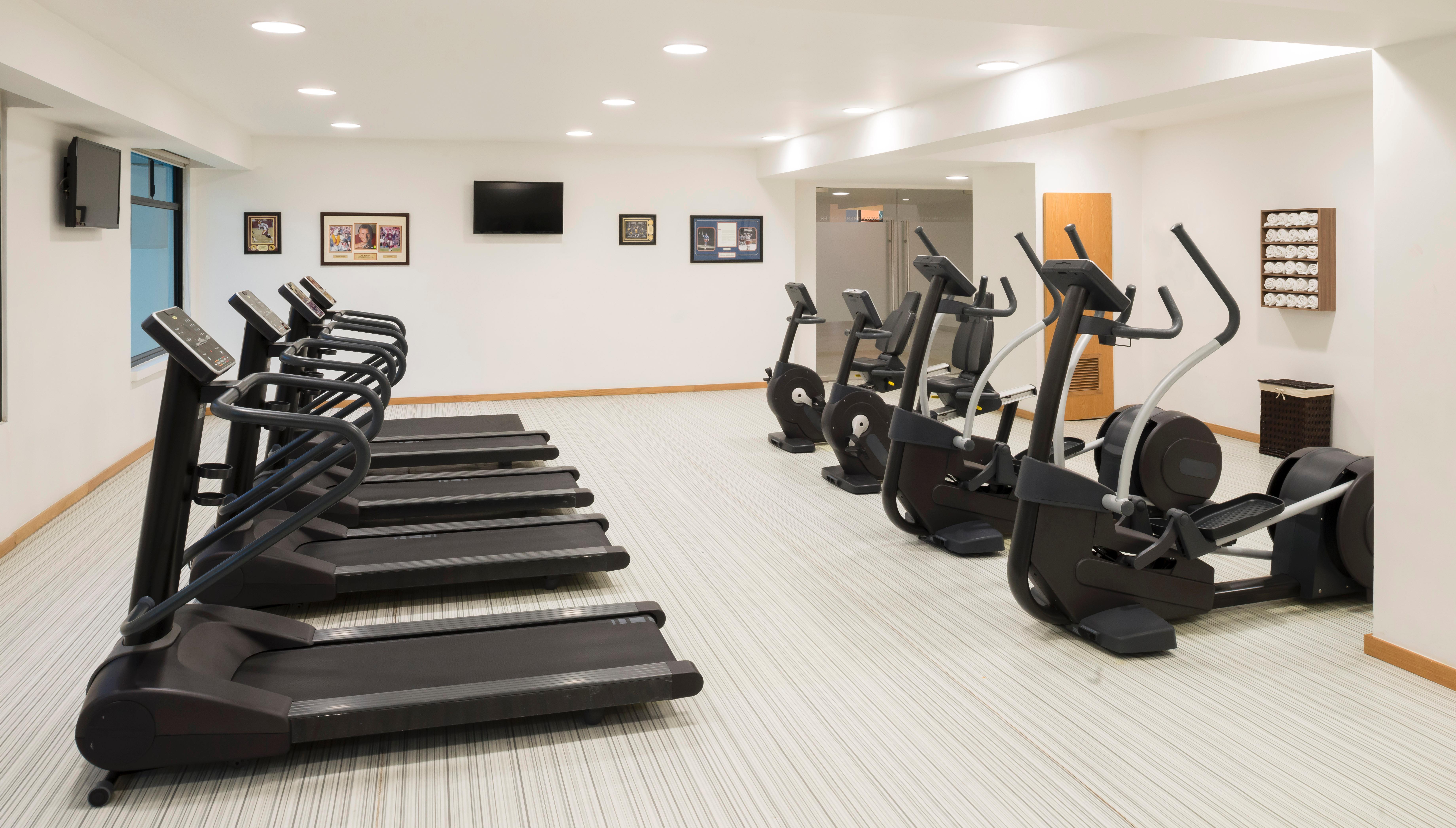 Real Inn Mexicali Exterior photo The gym at the hotel