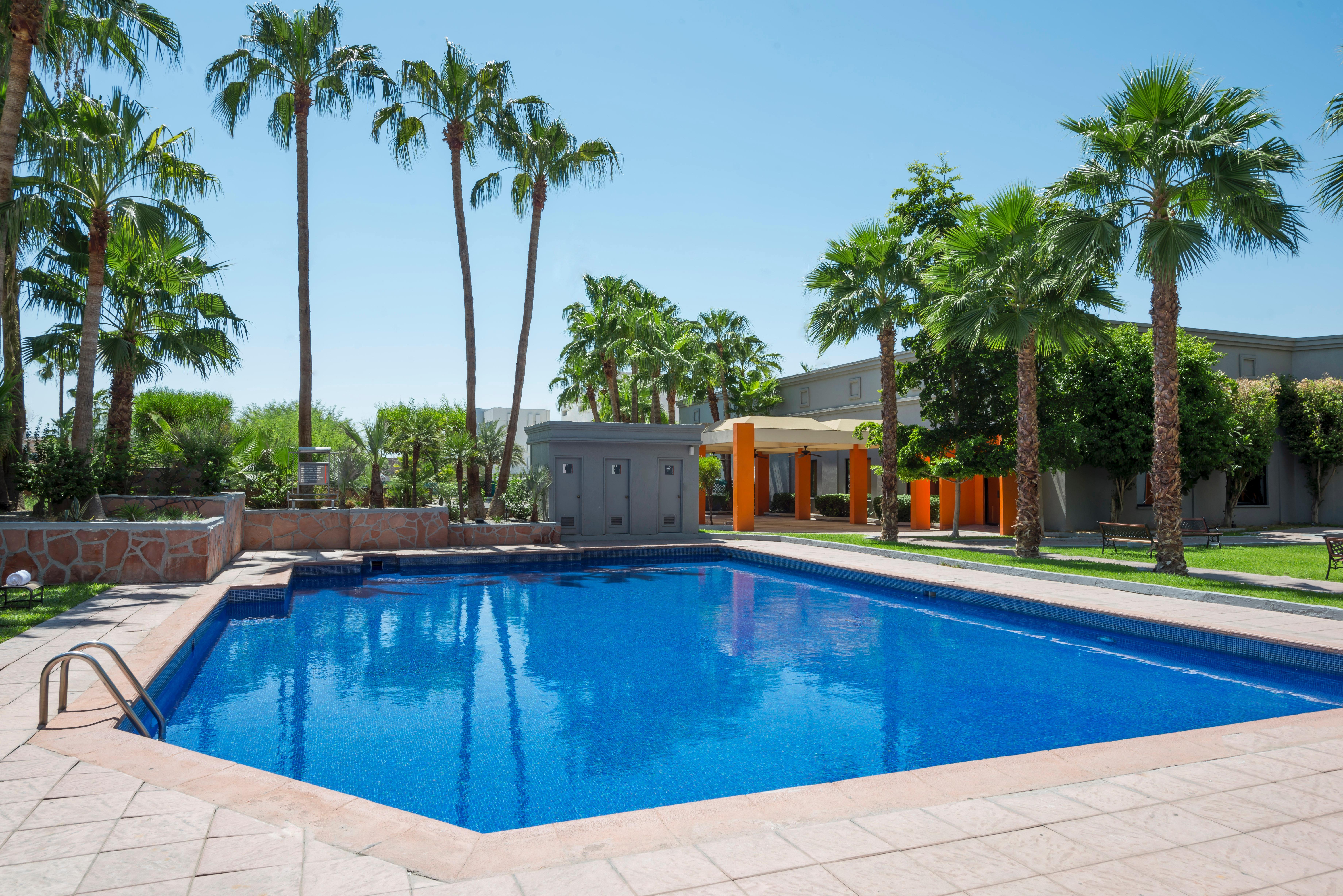 Real Inn Mexicali Exterior photo The pool at the Arizona Inn
