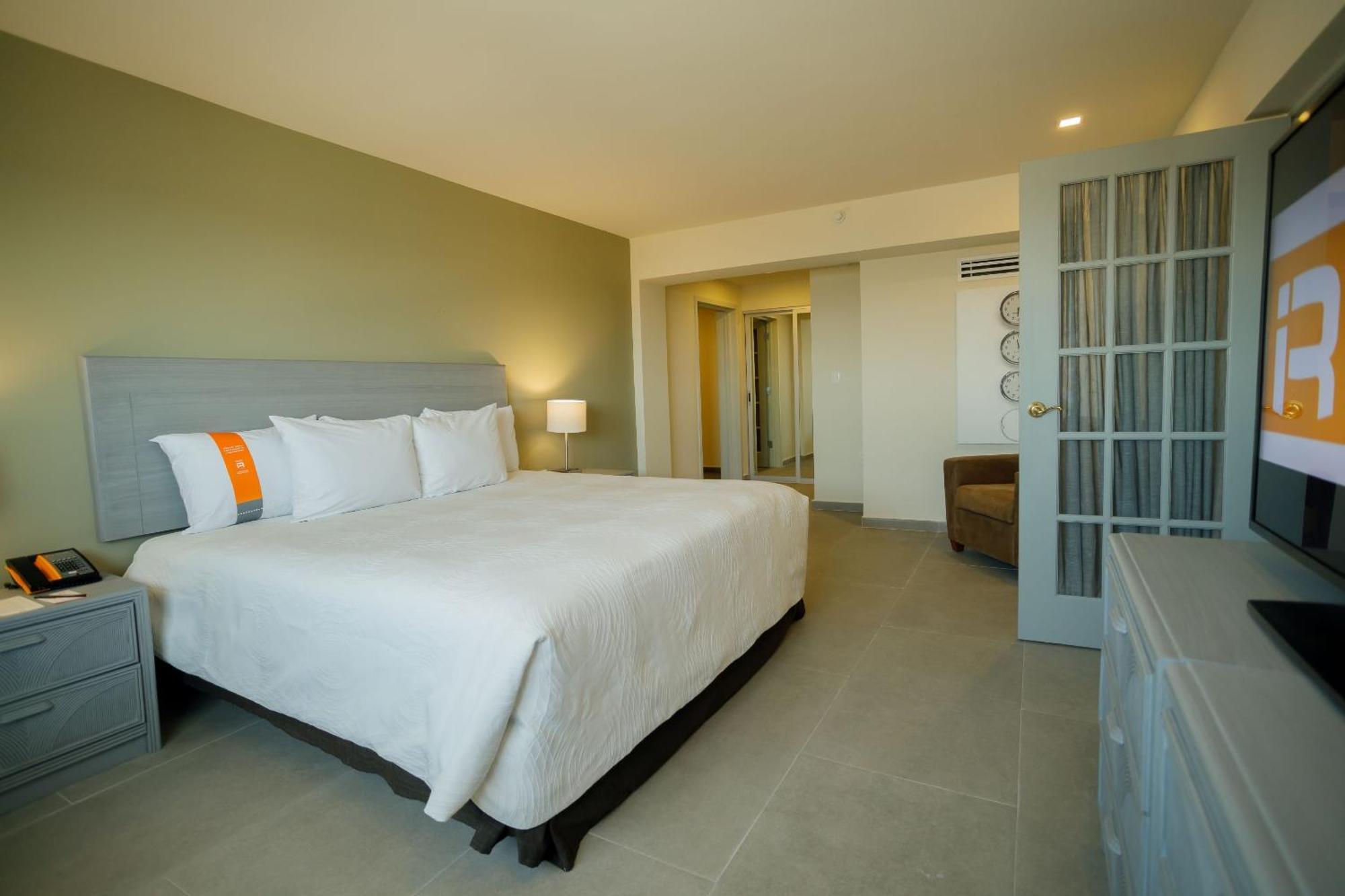 Real Inn Mexicali Exterior photo A bedroom at the hotel